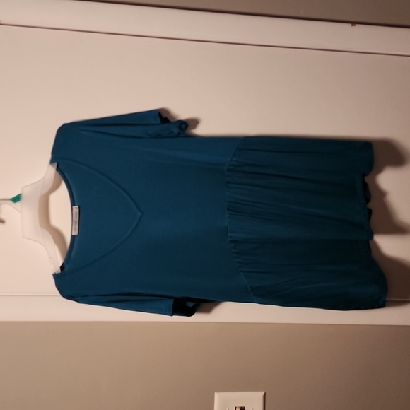 Women's V-neck Top - Picture 1 of 1